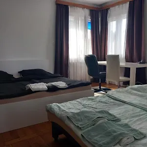 Hostel & Murgle